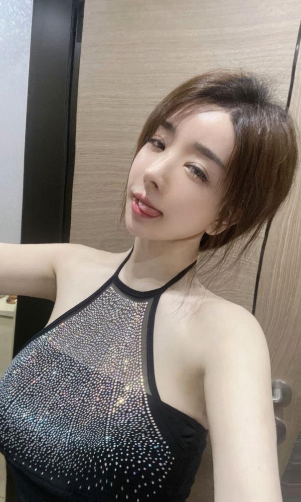    XR-Uncensored-雨儿酱eve-黑色网纱透视装-私房镜前自拍-极品性感身材-XiuRen秀人网-超清无圣光内购私拍第6张图片
