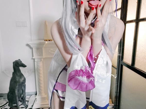    橙子喵酱-艾米莉亚私房照，精致二次元角色扮演，居家性感治愈系女神写真第2张图片
