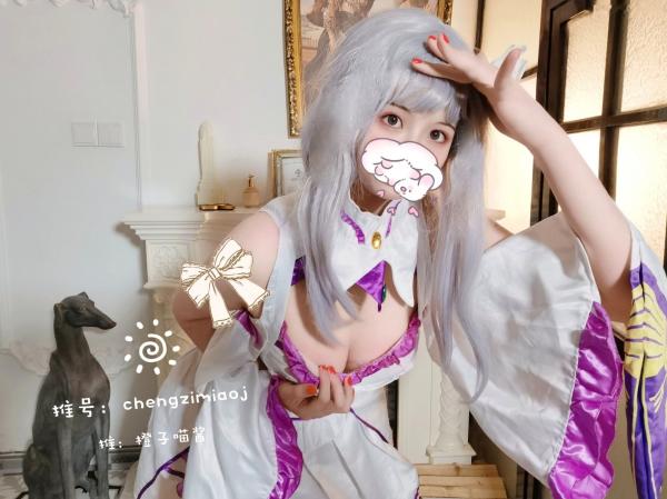    橙子喵酱-艾米莉亚私房照，精致二次元角色扮演，居家性感治愈系女神写真第4张图片