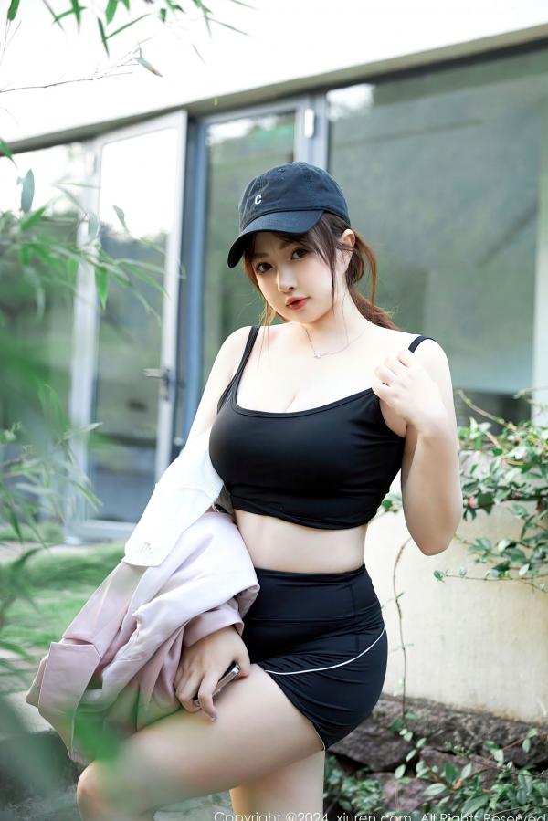   XiuRen秀人网9549期：养乐多Doll运动风活力少女，白T黑背心展现极致火辣身材，清纯可爱与性感诱惑并存，居家与户外运动写真系列。第40张图片