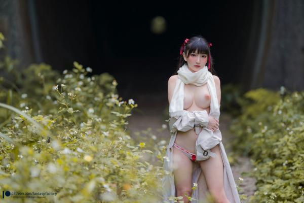    Fantasy-Factory 小丁Ding 户外废弃铁轨私房大尺度写真，白嫩肌肤与风衣造型，极尽野性与清纯的视觉诱惑第6张图片