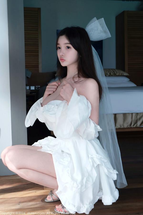    秀人网No.9535：糯美子MINI极致诱惑，纯白薄纱情趣婚纱新娘制服，傲人身材超大尺度美艳私房写真第2张图片