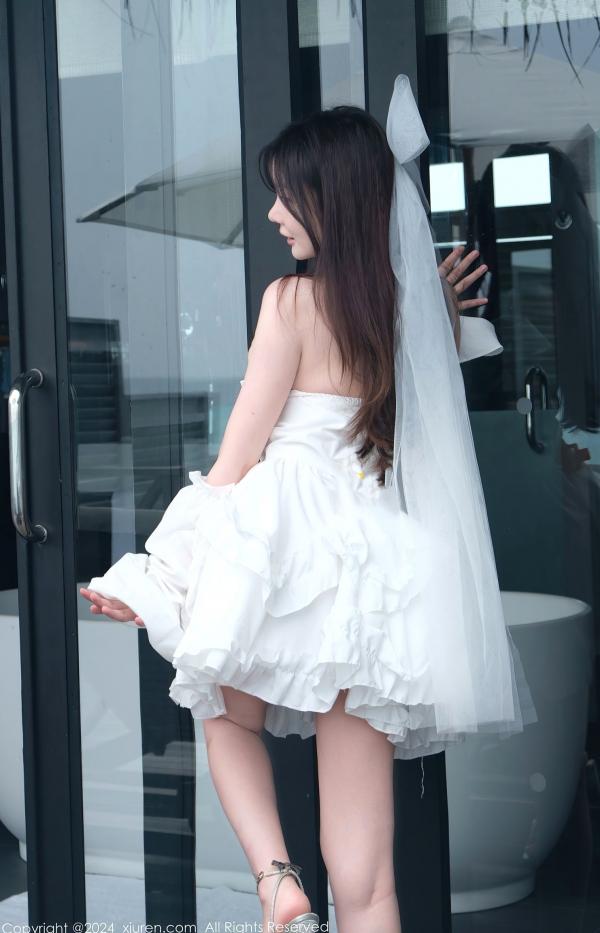    秀人网No.9535：糯美子MINI极致诱惑，纯白薄纱情趣婚纱新娘制服，傲人身材超大尺度美艳私房写真第4张图片