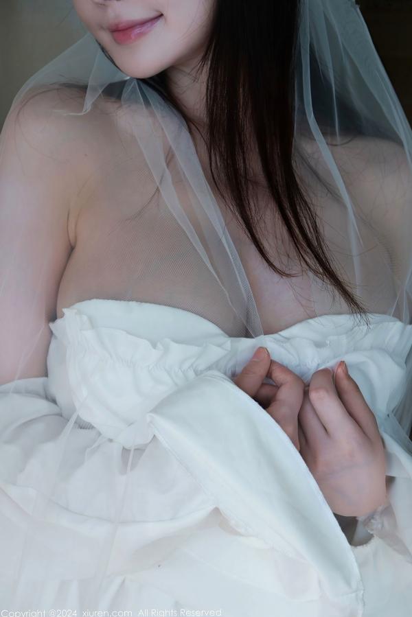    秀人网No.9535：糯美子MINI极致诱惑，纯白薄纱情趣婚纱新娘制服，傲人身材超大尺度美艳私房写真第5张图片