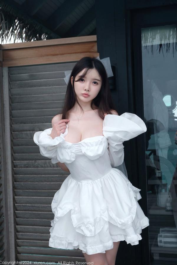    秀人网No.9535：糯美子MINI极致诱惑，纯白薄纱情趣婚纱新娘制服，傲人身材超大尺度美艳私房写真第8张图片