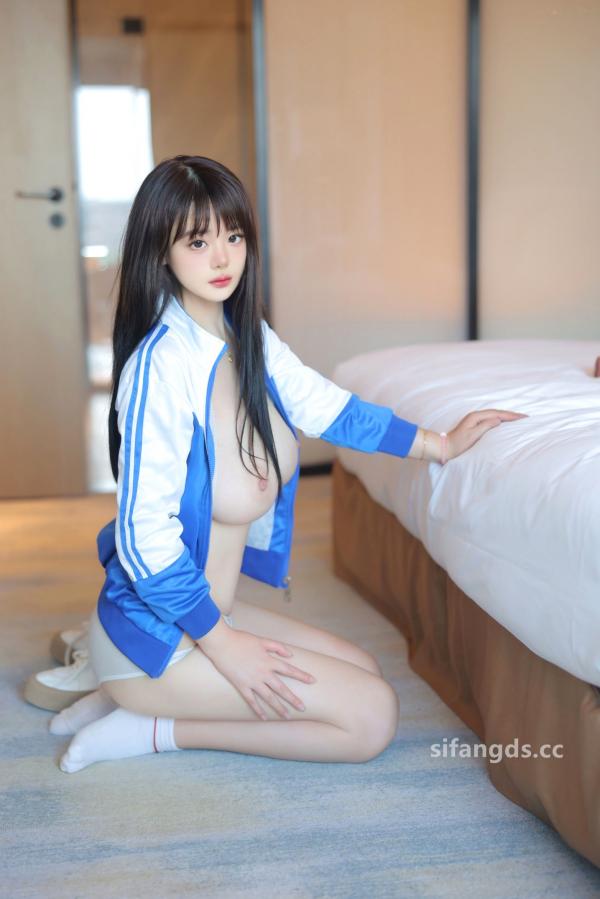    XR-Uncensored 陈柒柒：极品童颜巨乳私拍，蓝白运动装诱惑，秀人网8631大尺度内购私房写真第67张图片