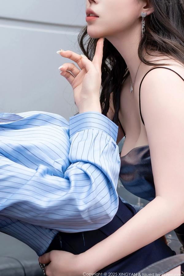    XingYan星颜社-323-李丽莎-袁圆-职场蓝衬衫与银色吊带裙双姝私房大片-黑色诱惑美腿黑丝-气质女神极品盛宴-2025.03.14第28张图片