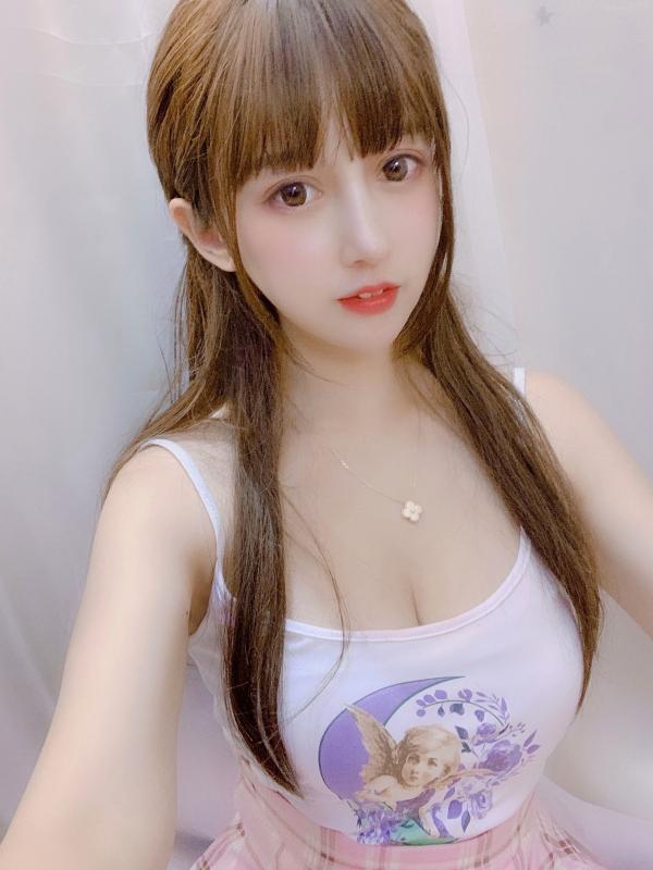 过期米线线喵   过期米线线喵日常——二次元灵动猫耳少女与都市街拍高冷女神，展现多面迷人气质，甜美居家与时尚穿搭随拍第60张图片