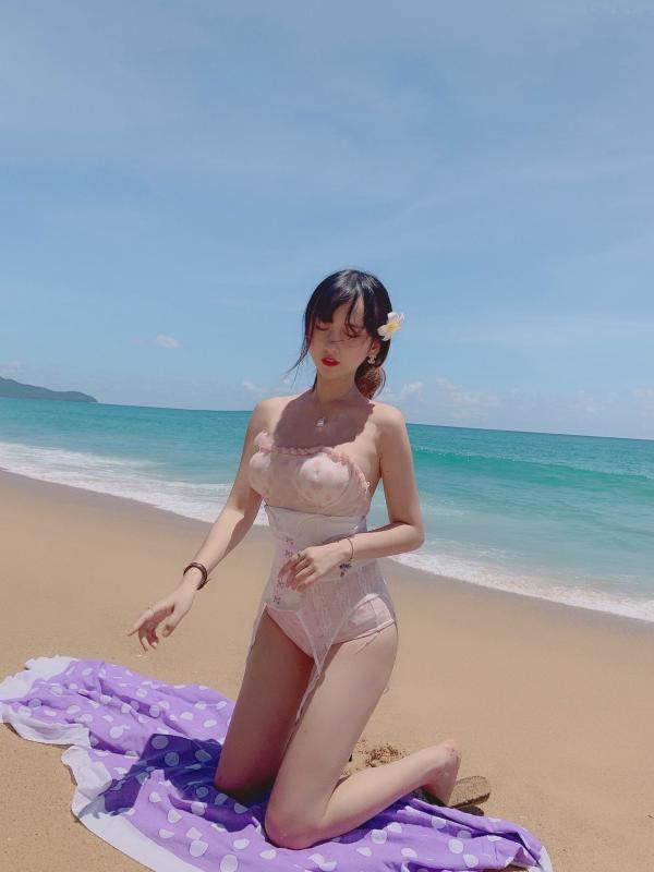 过期米线线喵   过期米线线喵日常——二次元灵动猫耳少女与都市街拍高冷女神，展现多面迷人气质，甜美居家与时尚穿搭随拍第75张图片