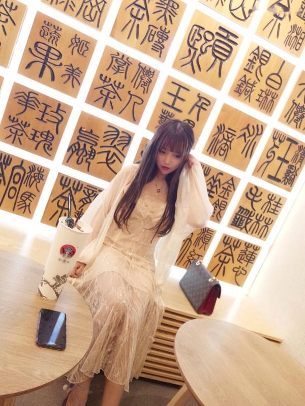 过期米线线喵   过期米线线喵日常——二次元灵动猫耳少女与都市街拍高冷女神，展现多面迷人气质，甜美居家与时尚穿搭随拍第92张图片