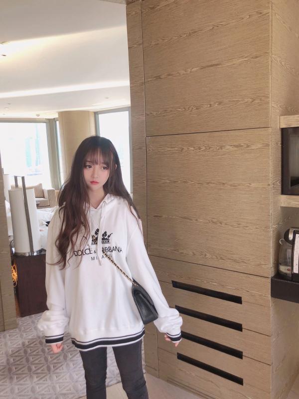 过期米线线喵   过期米线线喵日常——二次元灵动猫耳少女与都市街拍高冷女神，展现多面迷人气质，甜美居家与时尚穿搭随拍第94张图片