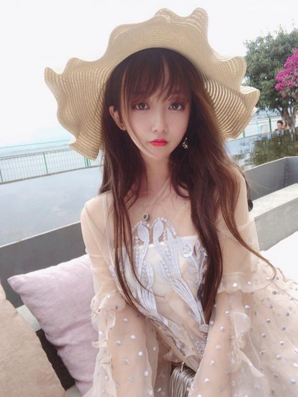 过期米线线喵   过期米线线喵日常——二次元灵动猫耳少女与都市街拍高冷女神，展现多面迷人气质，甜美居家与时尚穿搭随拍第112张图片