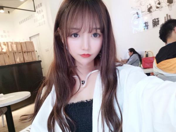 过期米线线喵   过期米线线喵日常——二次元灵动猫耳少女与都市街拍高冷女神，展现多面迷人气质，甜美居家与时尚穿搭随拍第163张图片