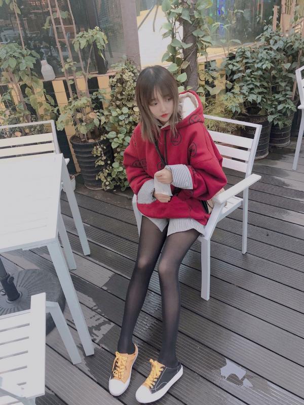 过期米线线喵   过期米线线喵日常——二次元灵动猫耳少女与都市街拍高冷女神，展现多面迷人气质，甜美居家与时尚穿搭随拍第180张图片