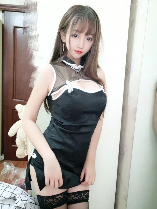 过期米线线喵   过期米线线喵日常——二次元灵动猫耳少女与都市街拍高冷女神，展现多面迷人气质，甜美居家与时尚穿搭随拍第202张图片