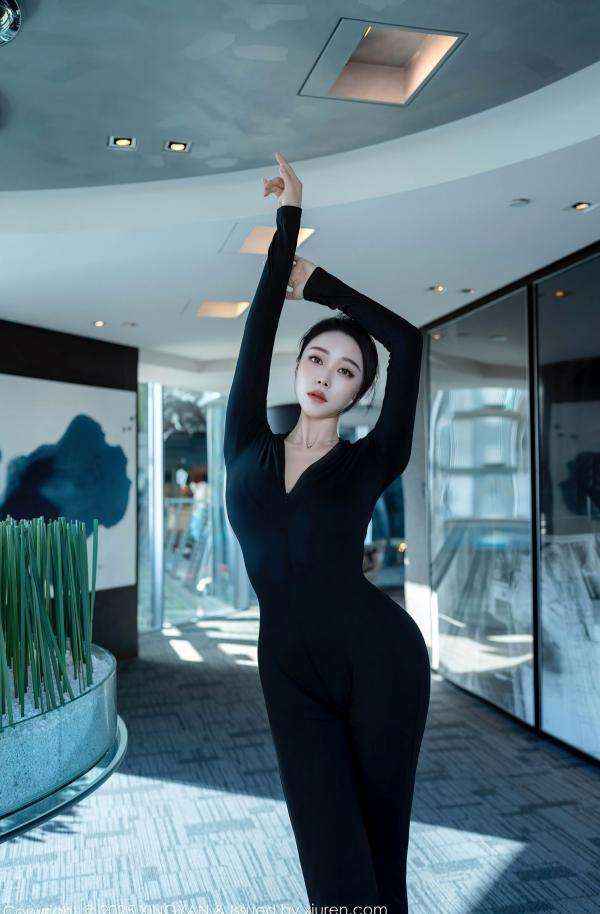    星颜社清妙：职场诱惑与黑蕾丝内衣的极致碰撞，上演让人心跳加速的深情暧昧，尽显傲人身材曲线第4张图片
