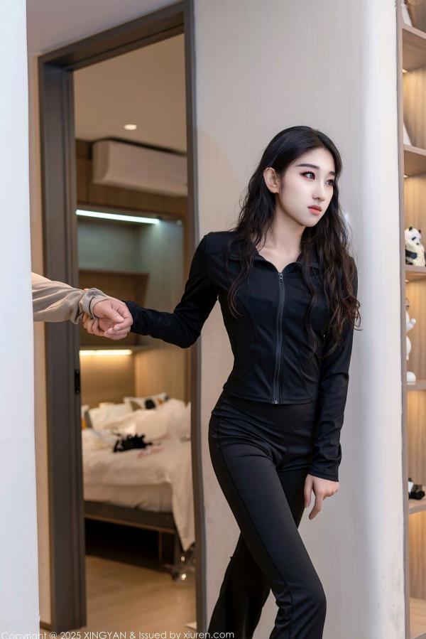    星冉-黑色运动服与白色内衣的诱惑私房写真，冷艳气质尽显极致魅力第5张图片