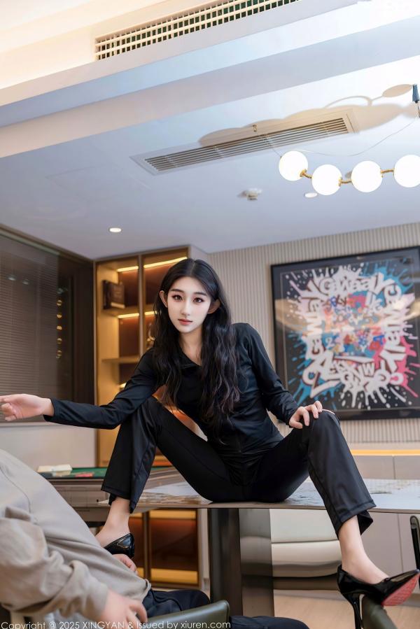    星冉-黑色运动服与白色内衣的诱惑私房写真，冷艳气质尽显极致魅力第6张图片