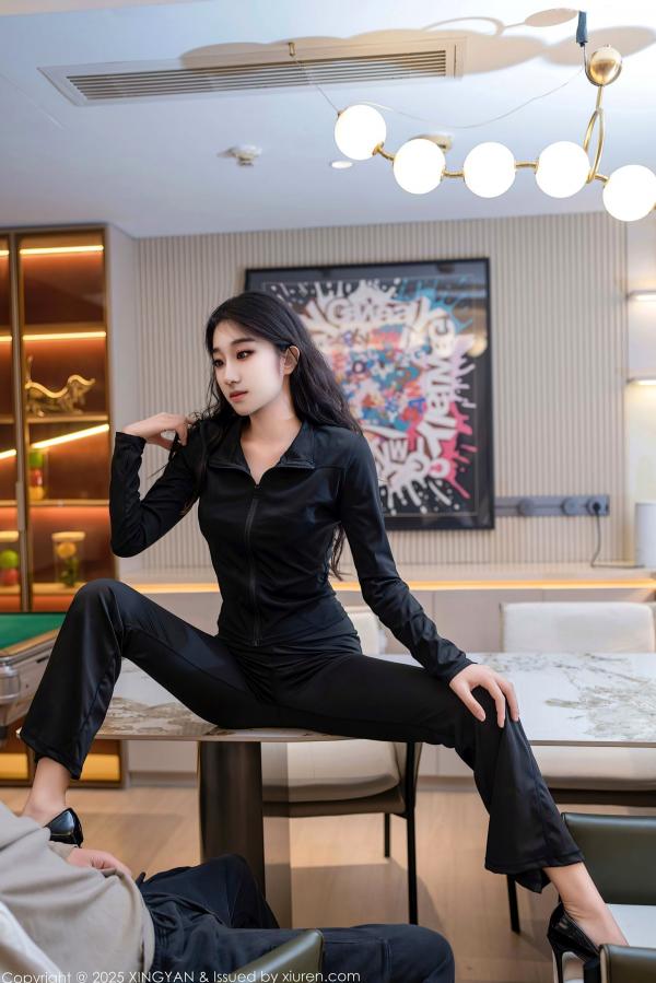    星冉-黑色运动服与白色内衣的诱惑私房写真，冷艳气质尽显极致魅力第7张图片