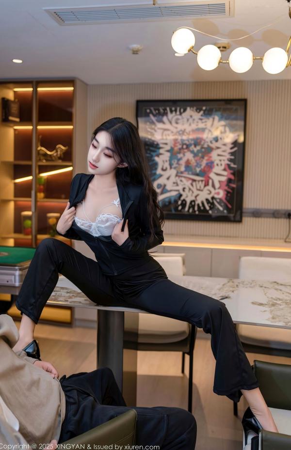   星冉-黑色运动服与白色内衣的诱惑私房写真，冷艳气质尽显极致魅力第9张图片