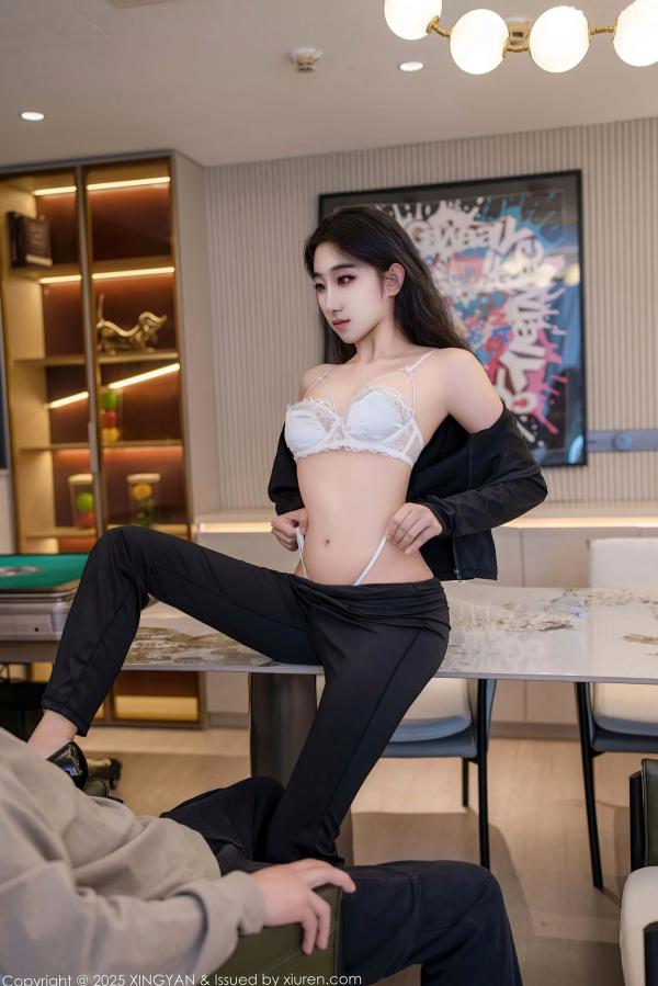    星冉-黑色运动服与白色内衣的诱惑私房写真，冷艳气质尽显极致魅力第18张图片
