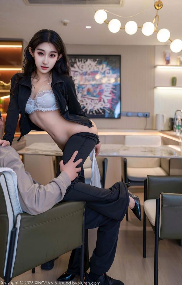    星冉-黑色运动服与白色内衣的诱惑私房写真，冷艳气质尽显极致魅力第30张图片