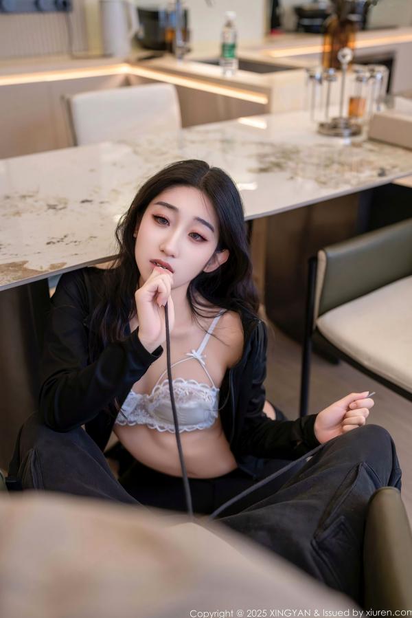    星冉-黑色运动服与白色内衣的诱惑私房写真，冷艳气质尽显极致魅力第36张图片