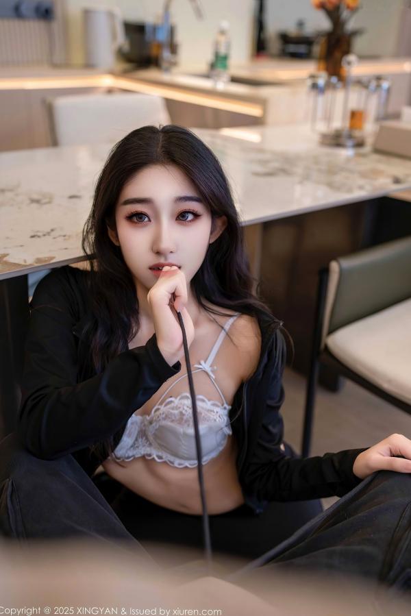   星冉-黑色运动服与白色内衣的诱惑私房写真，冷艳气质尽显极致魅力第37张图片
