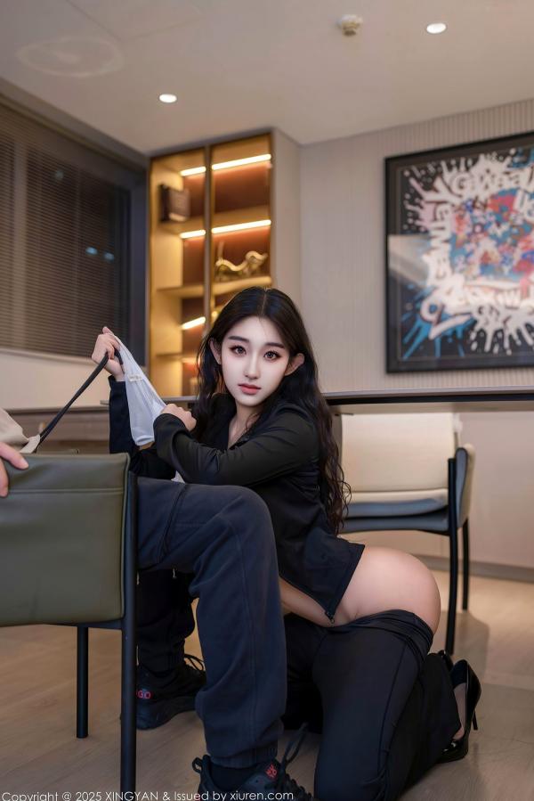    星冉-黑色运动服与白色内衣的诱惑私房写真，冷艳气质尽显极致魅力第42张图片