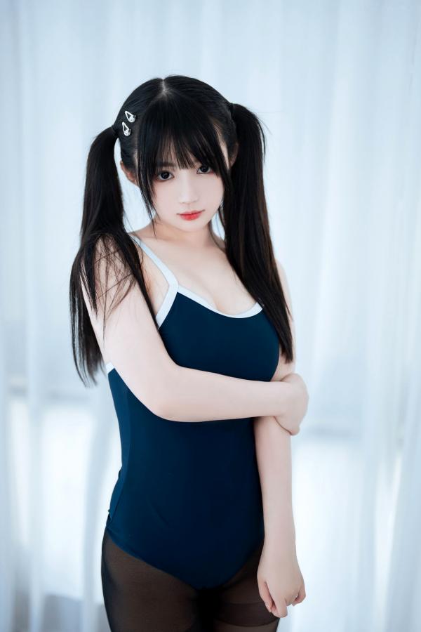 桜井宁宁 樱井宁宁  桜井宁宁-060-黑丝死库水，室内极简风私房写真，双马尾可爱诱惑，展现绝美腿部曲线第15张图片