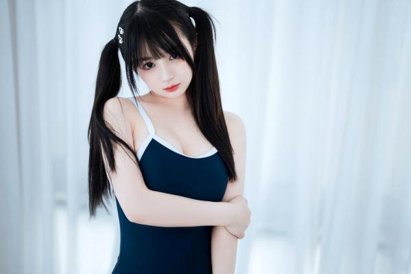 桜井宁宁 樱井宁宁  桜井宁宁-060-黑丝死库水，室内极简风私房写真，双马尾可爱诱惑，展现绝美腿部曲线第16张图片