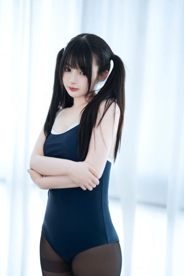 桜井宁宁 樱井宁宁  桜井宁宁-060-黑丝死库水，室内极简风私房写真，双马尾可爱诱惑，展现绝美腿部曲线第25张图片
