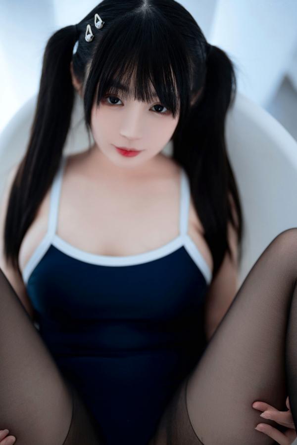 桜井宁宁 樱井宁宁  桜井宁宁-060-黑丝死库水，室内极简风私房写真，双马尾可爱诱惑，展现绝美腿部曲线第54张图片