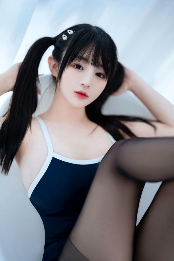 桜井宁宁 樱井宁宁  桜井宁宁-060-黑丝死库水，室内极简风私房写真，双马尾可爱诱惑，展现绝美腿部曲线第57张图片