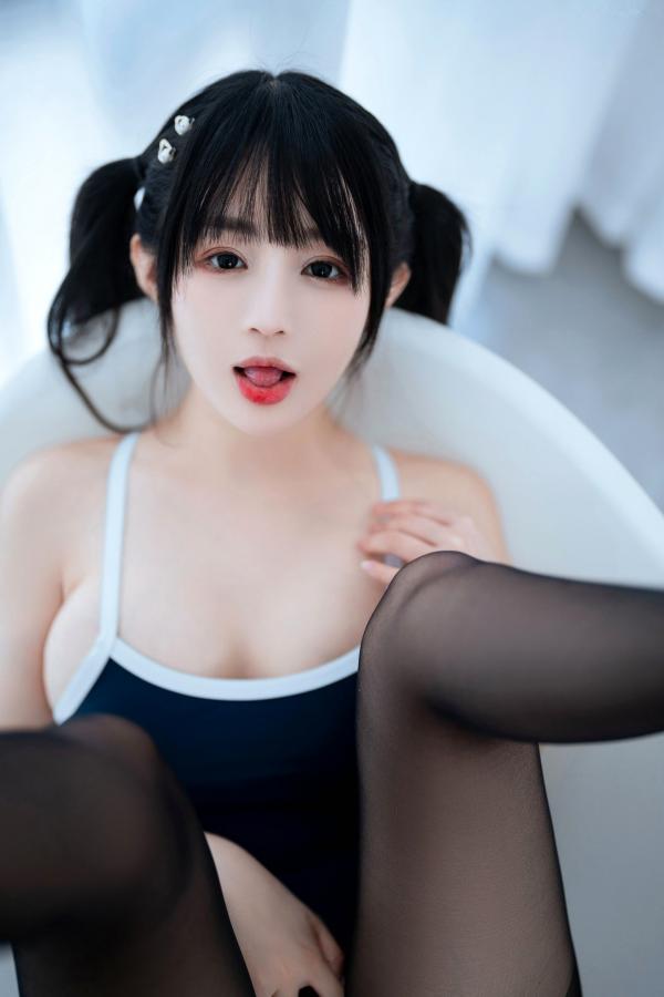 桜井宁宁 樱井宁宁  桜井宁宁-060-黑丝死库水，室内极简风私房写真，双马尾可爱诱惑，展现绝美腿部曲线第61张图片