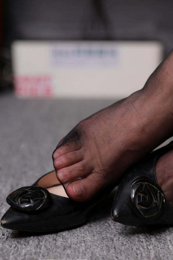    IESS异思趣向 秋秋《左看右顾》：黑丝美腿职场OL制服写真，办公室优雅诱惑私房套图 [84P]第6张图片