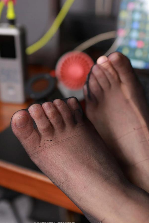    IESS异思趣向 秋秋《左看右顾》：黑丝美腿职场OL制服写真，办公室优雅诱惑私房套图 [84P]第51张图片