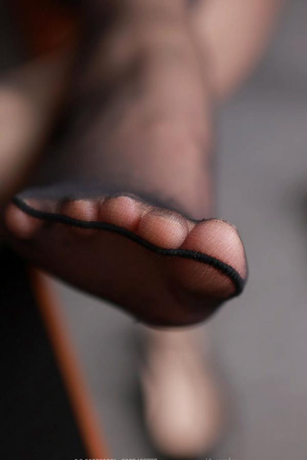    IESS异思趣向 秋秋《左看右顾》：黑丝美腿职场OL制服写真，办公室优雅诱惑私房套图 [84P]第55张图片