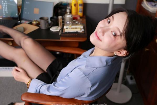    IESS异思趣向 秋秋《左看右顾》：黑丝美腿职场OL制服写真，办公室优雅诱惑私房套图 [84P]第62张图片