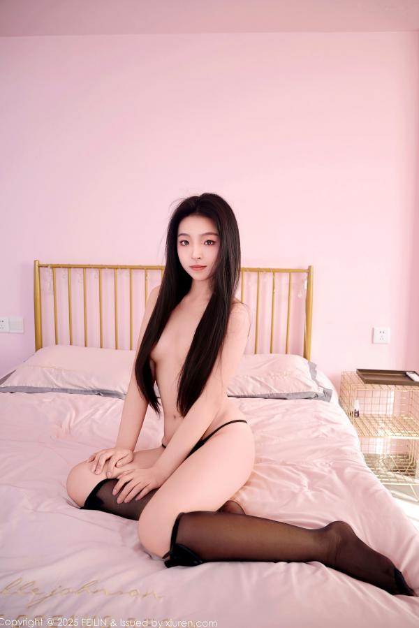    FeiLin嗲囡囡-芝樱：粉色卧室诱惑，极致白嫩身材，情趣女仆装搭配黑丝，精品私房写真摄影，大尺度呈现诱惑美感第83张图片
