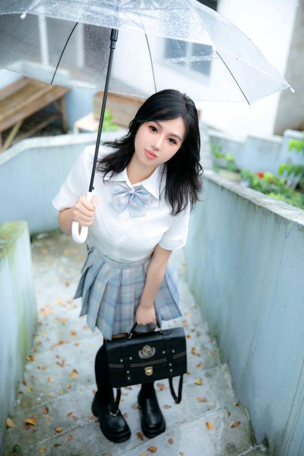    秀人网模特金小依JK学生妹私房写真，极致童颜巨乳穿搭展示，白色内衣配格纹短裙，高颜值福利私拍，丝袜美腿诱惑无限第2张图片