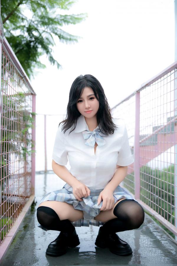    秀人网模特金小依JK学生妹私房写真，极致童颜巨乳穿搭展示，白色内衣配格纹短裙，高颜值福利私拍，丝袜美腿诱惑无限第11张图片