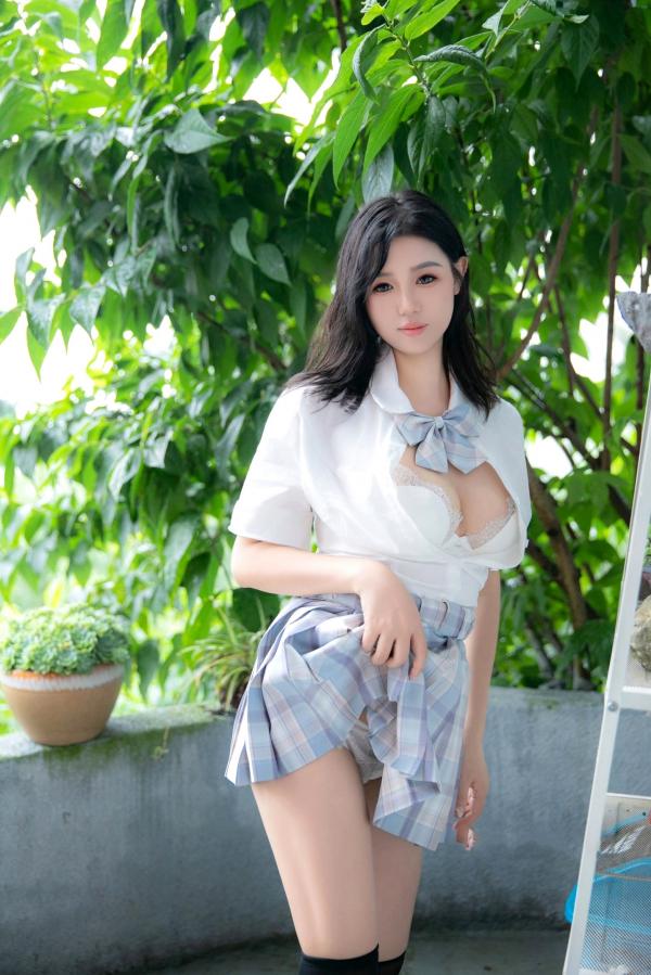    秀人网模特金小依JK学生妹私房写真，极致童颜巨乳穿搭展示，白色内衣配格纹短裙，高颜值福利私拍，丝袜美腿诱惑无限第15张图片
