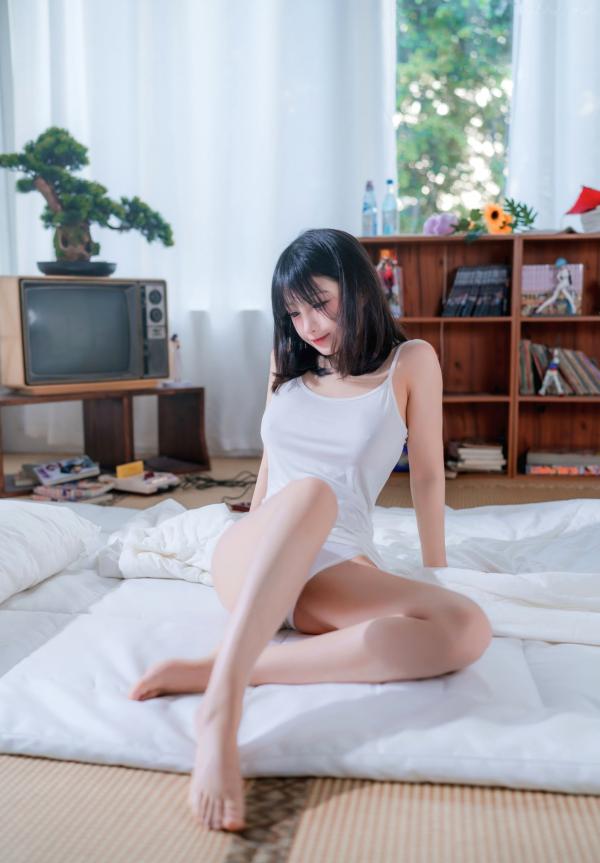 桜井宁宁 樱井宁宁  桜井宁宁-047-吊带女孩私房自拍，室内居家纯欲风，唯美白色内衣写真，极致诱惑身材第2张图片