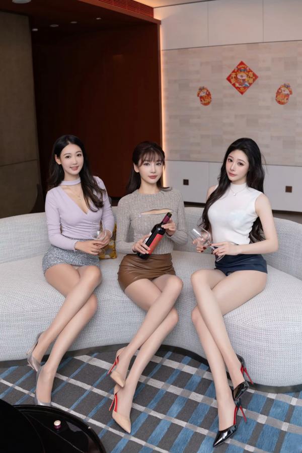    陆萱萱、是小逗逗、唐安琪，三姐妹闹新春，极品居家大尺度私房，极致性感诱惑节日写真第4张图片