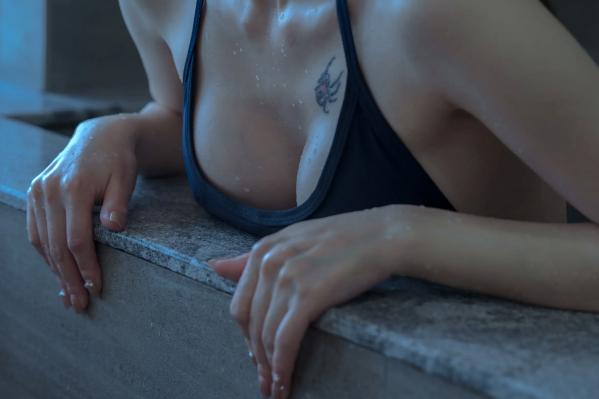    鹿八岁浴缸比基尼系列：冷艳女神极致诱惑湿身写真，极品私房性感美臀大尺度视觉大片第23张图片