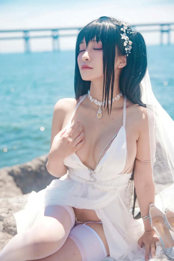    洛璃LoLiSAMA碧蓝航线大凤誓约花嫁写真，海边礁石清纯御姐诱惑，纯白婚纱与丝袜的极致视觉盛宴[44P]第14张图片