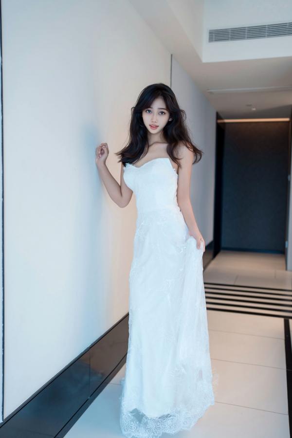 时安安Camellia 时安安  【XR-Uncensored】时安安：白色蕾丝长裙与肤色丝袜私房写真，极致美腿演绎优雅诱惑，XingYan星颜社绝美私拍第1张图片