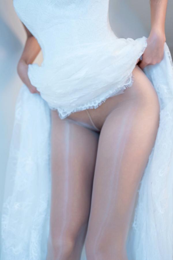 时安安Camellia 时安安  【XR-Uncensored】时安安：白色蕾丝长裙与肤色丝袜私房写真，极致美腿演绎优雅诱惑，XingYan星颜社绝美私拍第7张图片