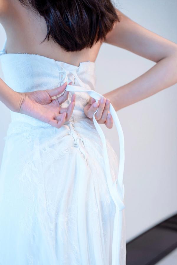 时安安Camellia 时安安  【XR-Uncensored】时安安：白色蕾丝长裙与肤色丝袜私房写真，极致美腿演绎优雅诱惑，XingYan星颜社绝美私拍第11张图片